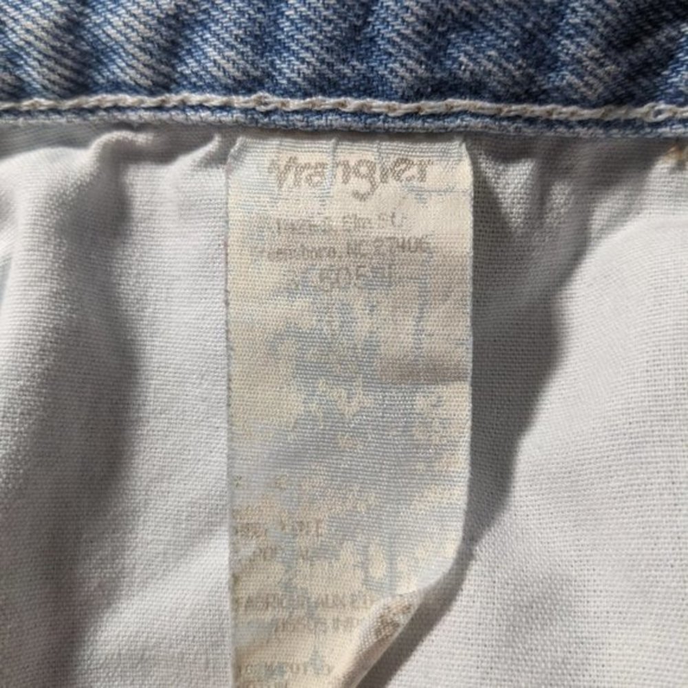 Vintage Wrangler Denim Shorts Men W Stitch Pocket Light Wash Size 45 Rugged Wear - Picture 3 of 6